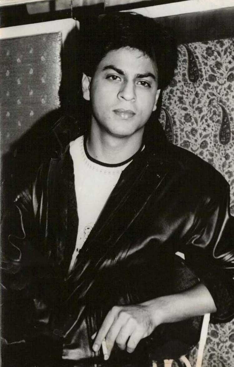 750x1175 Shah Rukh Khan old pics. Shah Rukh Khan's old photo with family