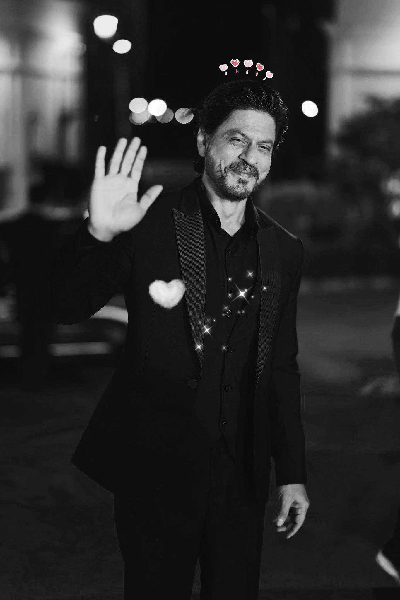 1366x2048 SRK is here to replace your phone's wallpaper