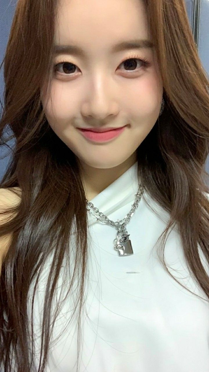 720x1280 Park Si Eun Wallpaper