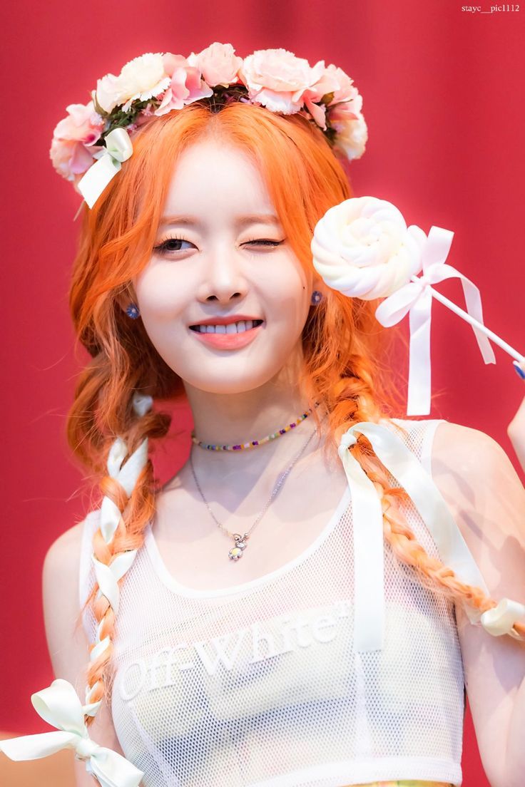 736x1104 Sieun photocards. Stayc sieun wallpaper, Coquette glam floral headband, Seeun