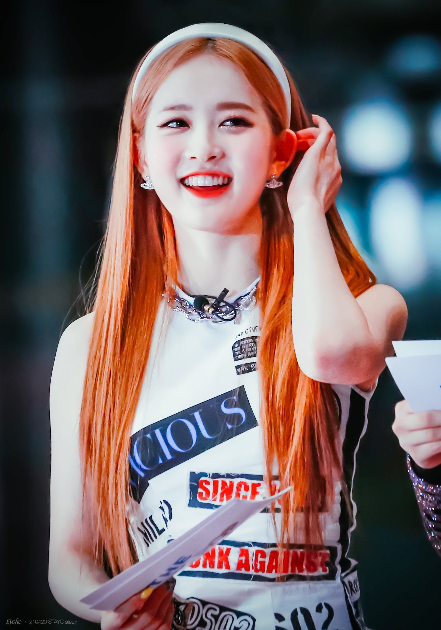 1435x2048 Park Si Eun Wallpaper