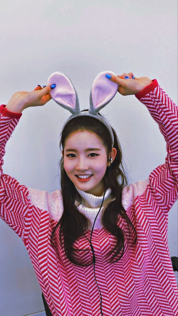 675x1200 Park Si Eun Wallpaper