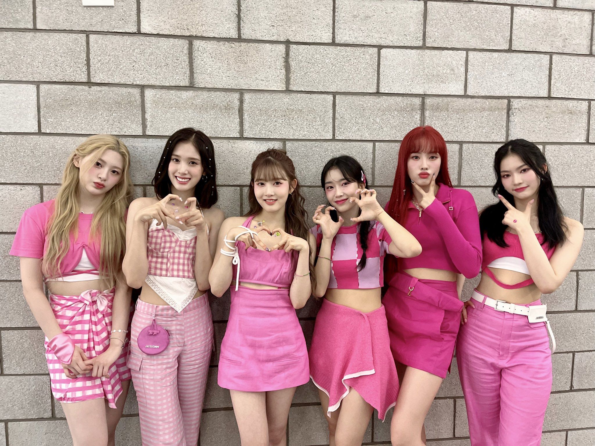 2048x1536 any sources or dupes for staycs outfits on the show? specifically sieun but im interested in all