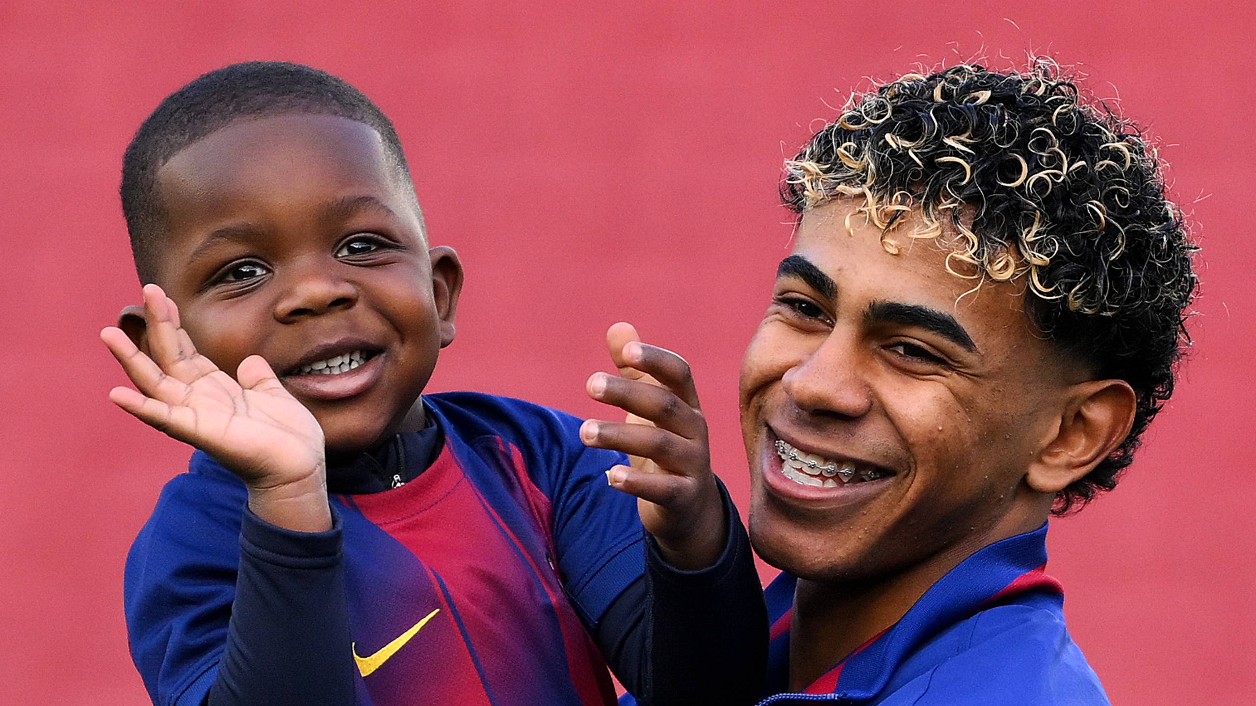 2560x1440 Who Is Lamine Yamal's Brother? Meet 3 Year Old Keyne, The Viral Star Of Spain's World Cup Run