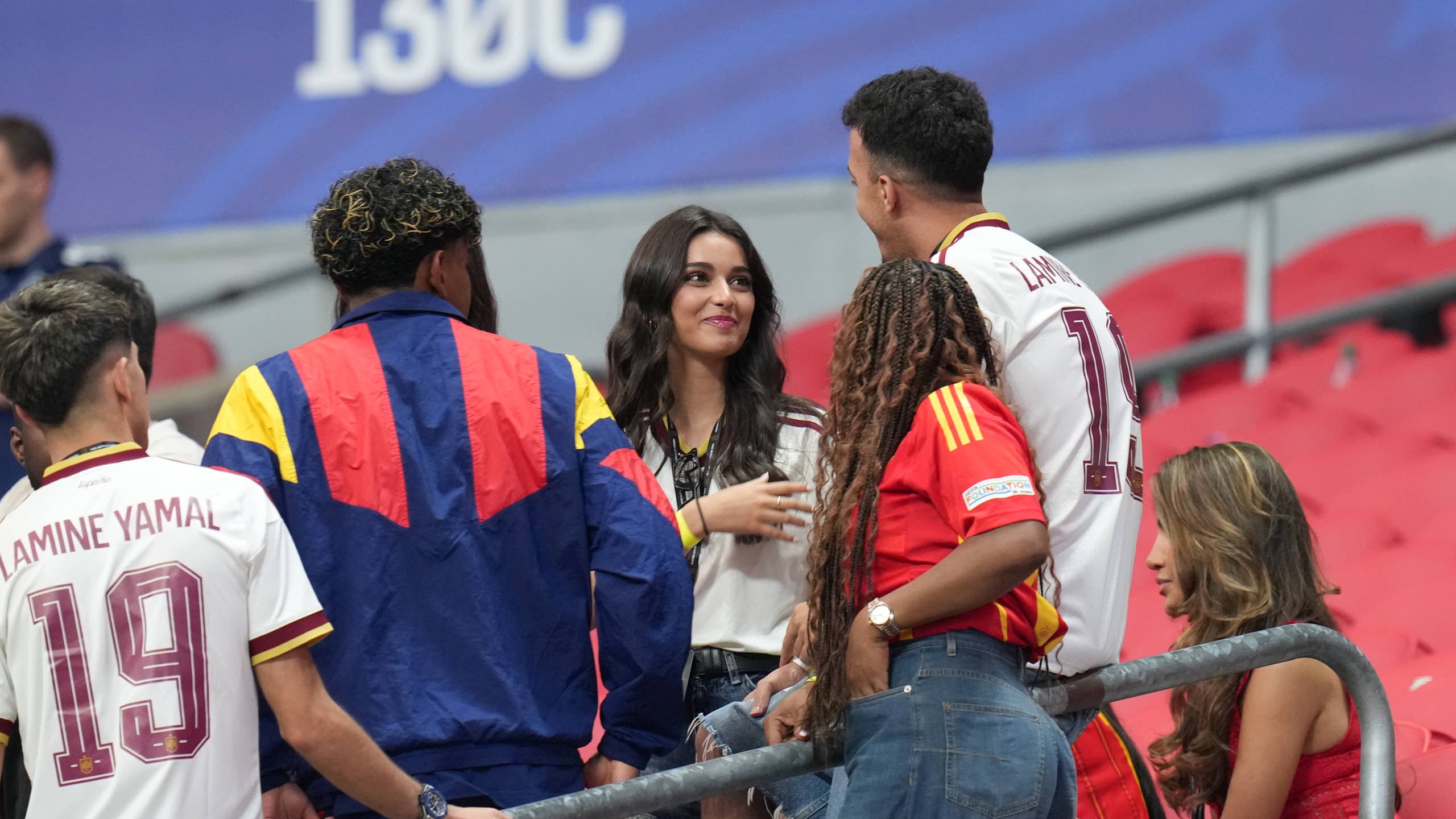 2560x1440 Who Is Lamine Yamal's Girlfriend? All About the Fashion Influencer's Journal