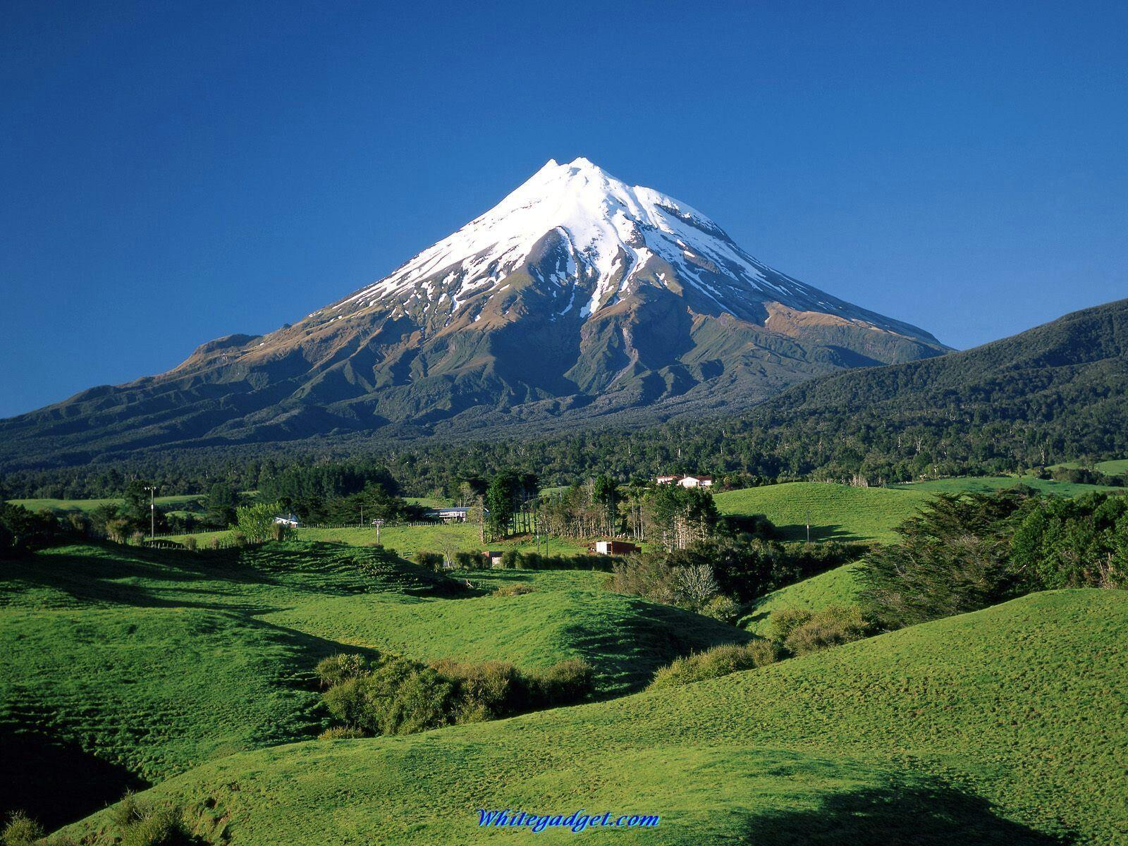 1600x1200 Mountain Pics Wallpaper