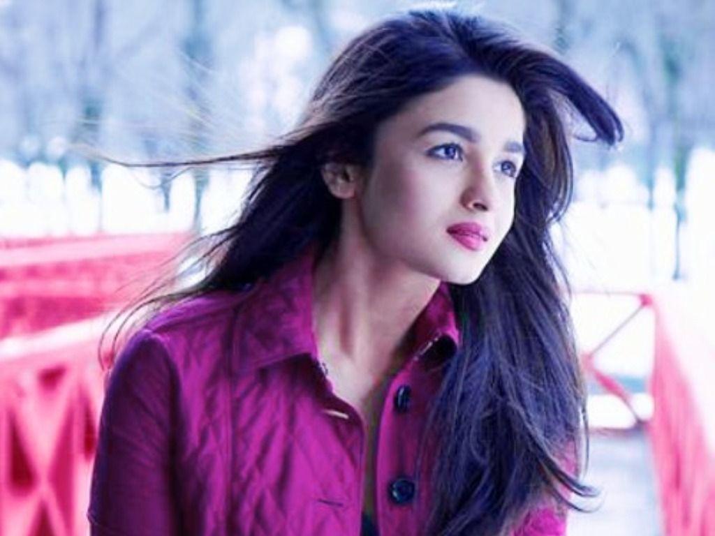 1024x768 4k Ultra HD Wallpaper: Alia Bhatt HD Wallpaper
