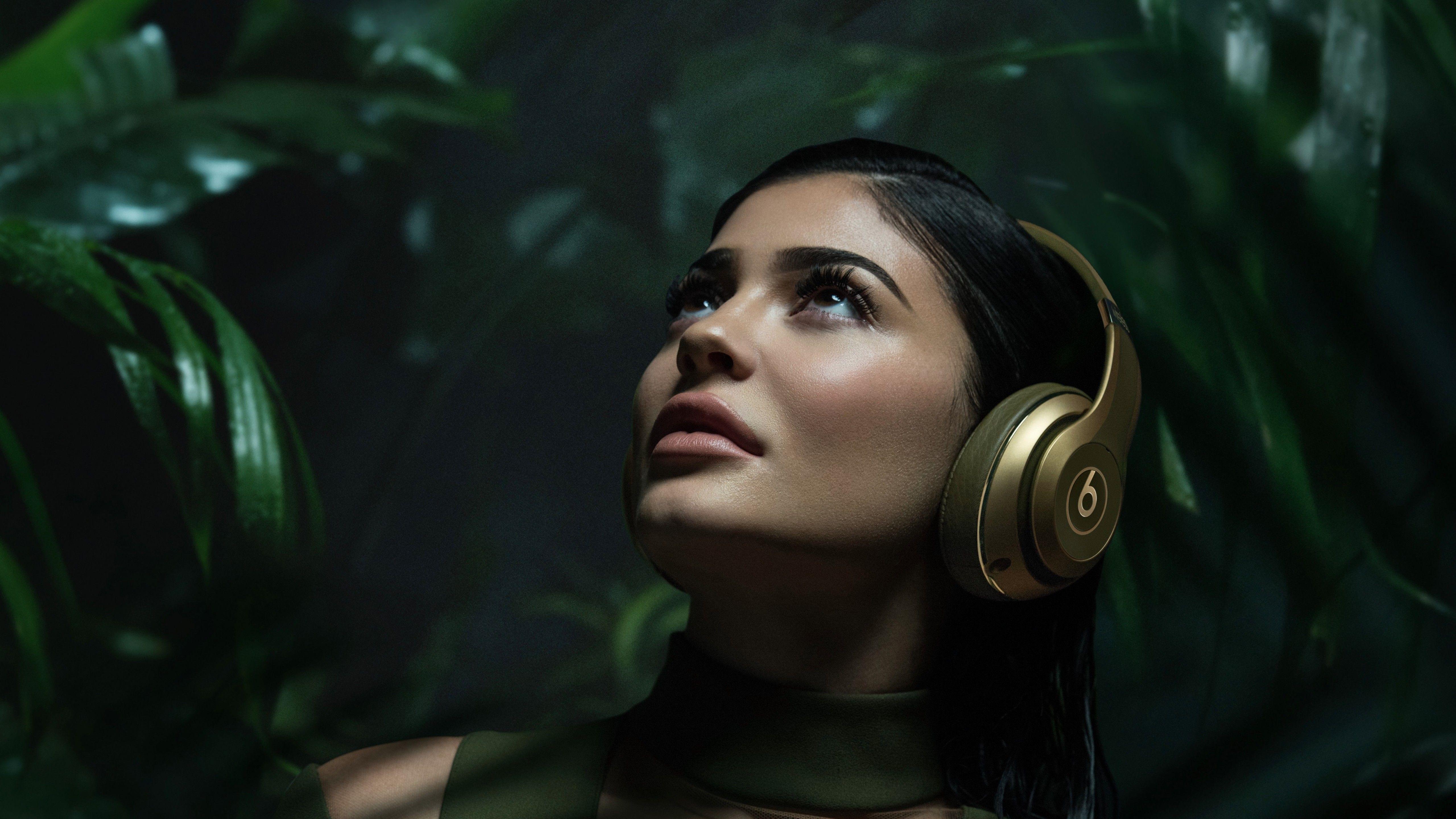 5120x2880 Kylie Jenner Model HD Wallpaper Background 62066 5120x2880px