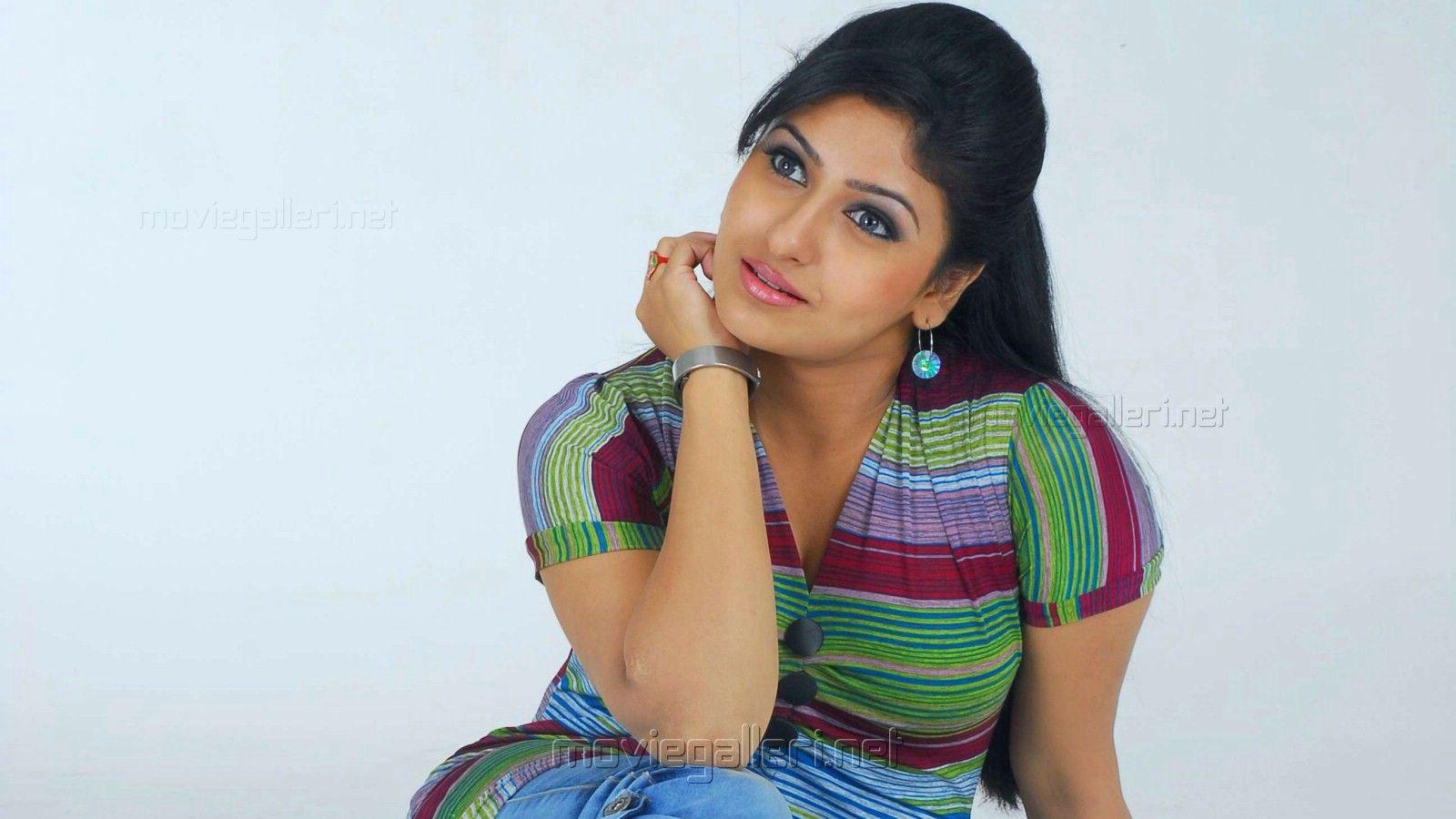 1600x900 Tamil Actresses Wallpaper