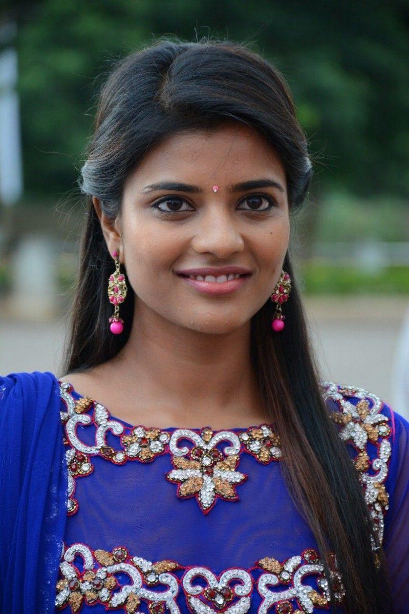 799x1198 Tamil Actress Wallpaper Free Download