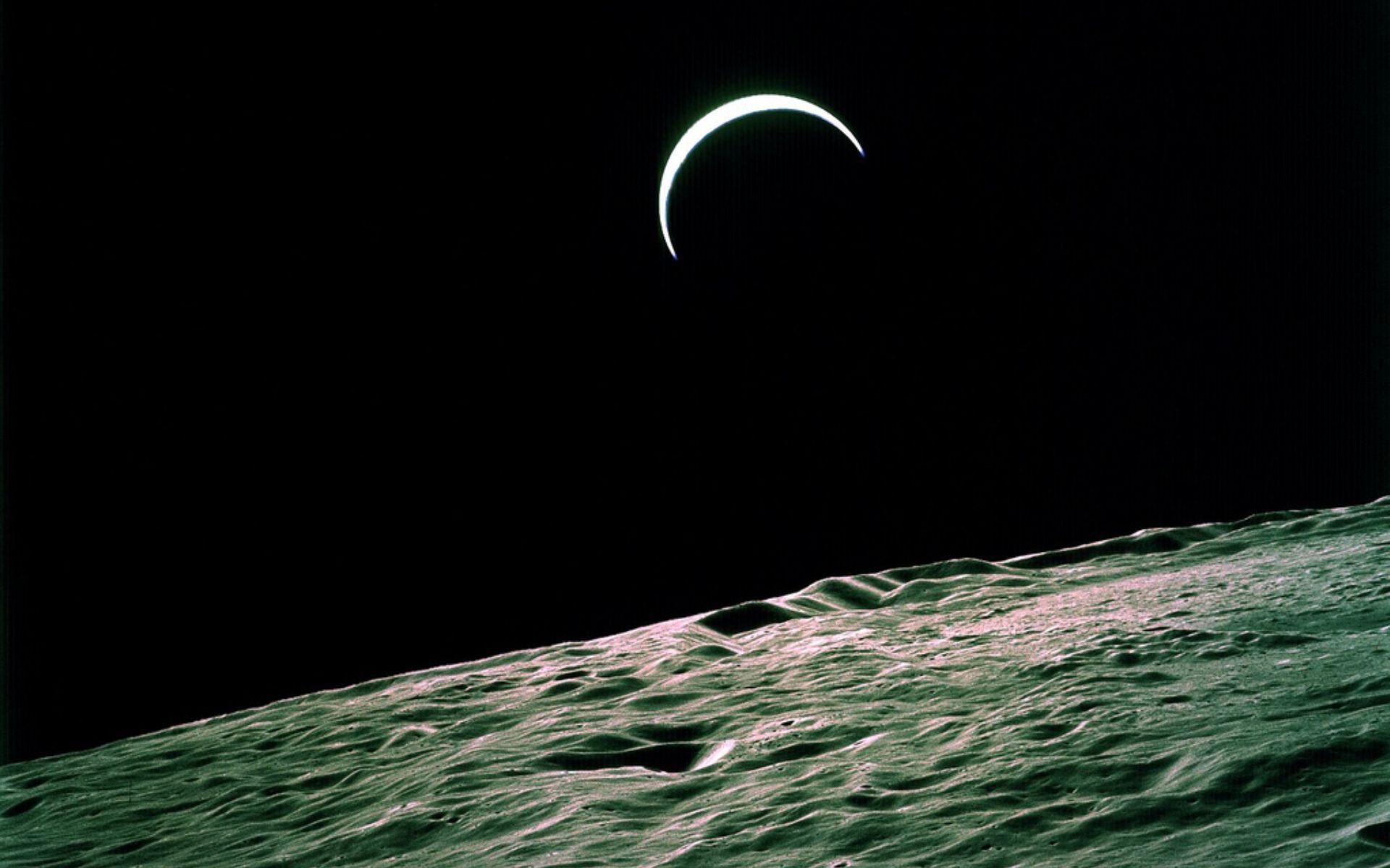 1920x1200 Earth's Crest Over the Lunar Horizon Space Wallpaper
