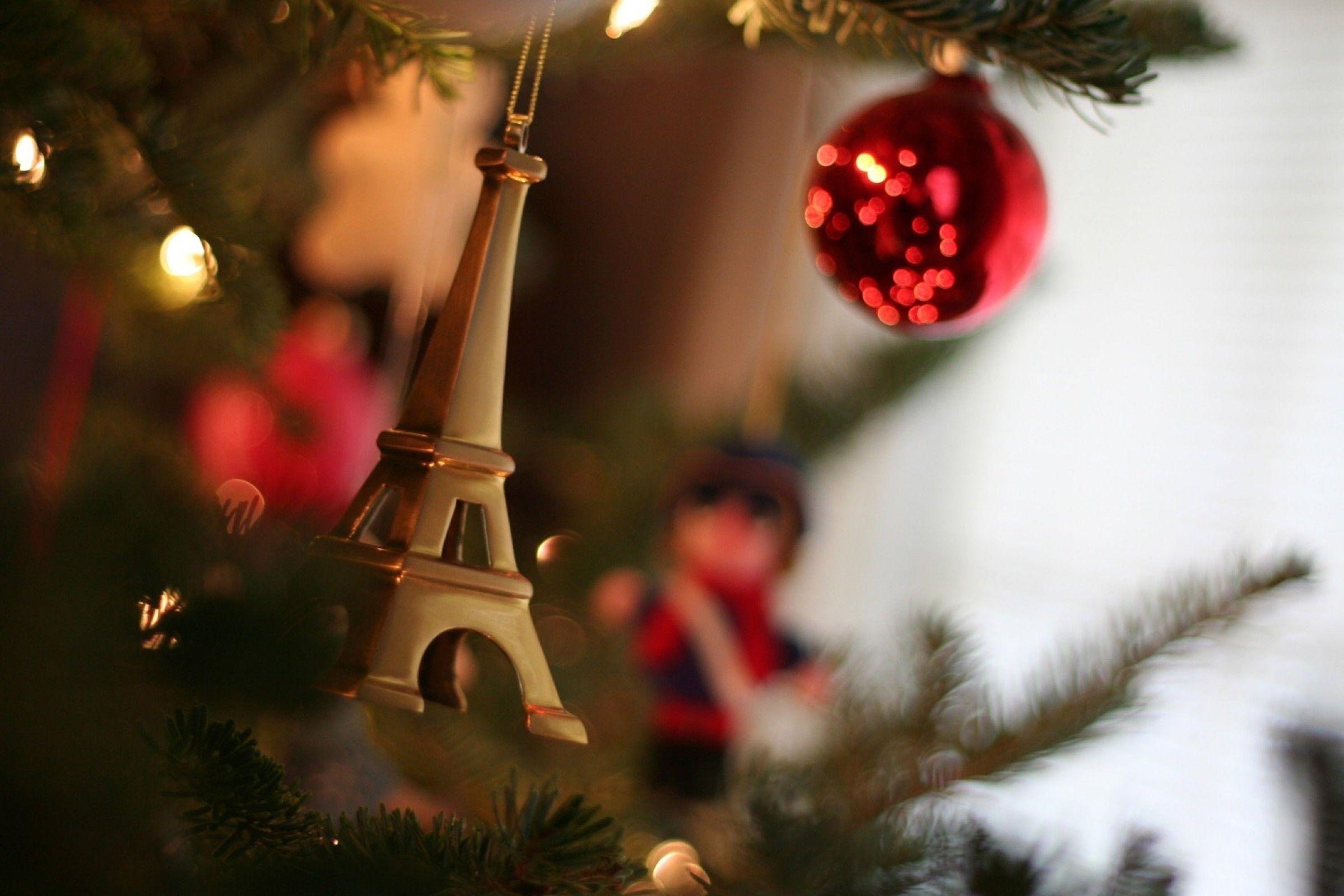 2399x1600 New Wallpaper HD December Photo In Paris HD Wallpaper