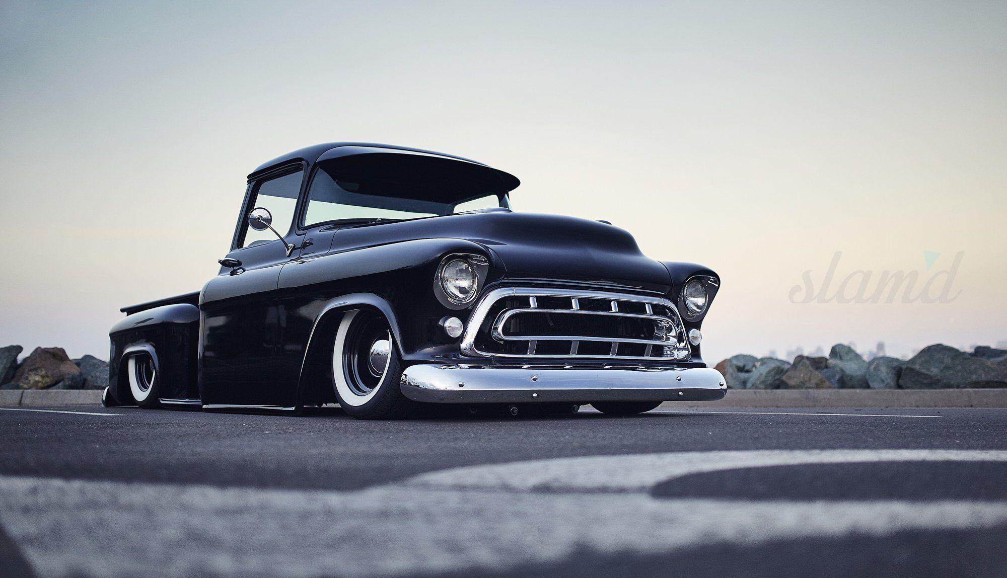 2000x1149 Large Classic Truck Wallpaper