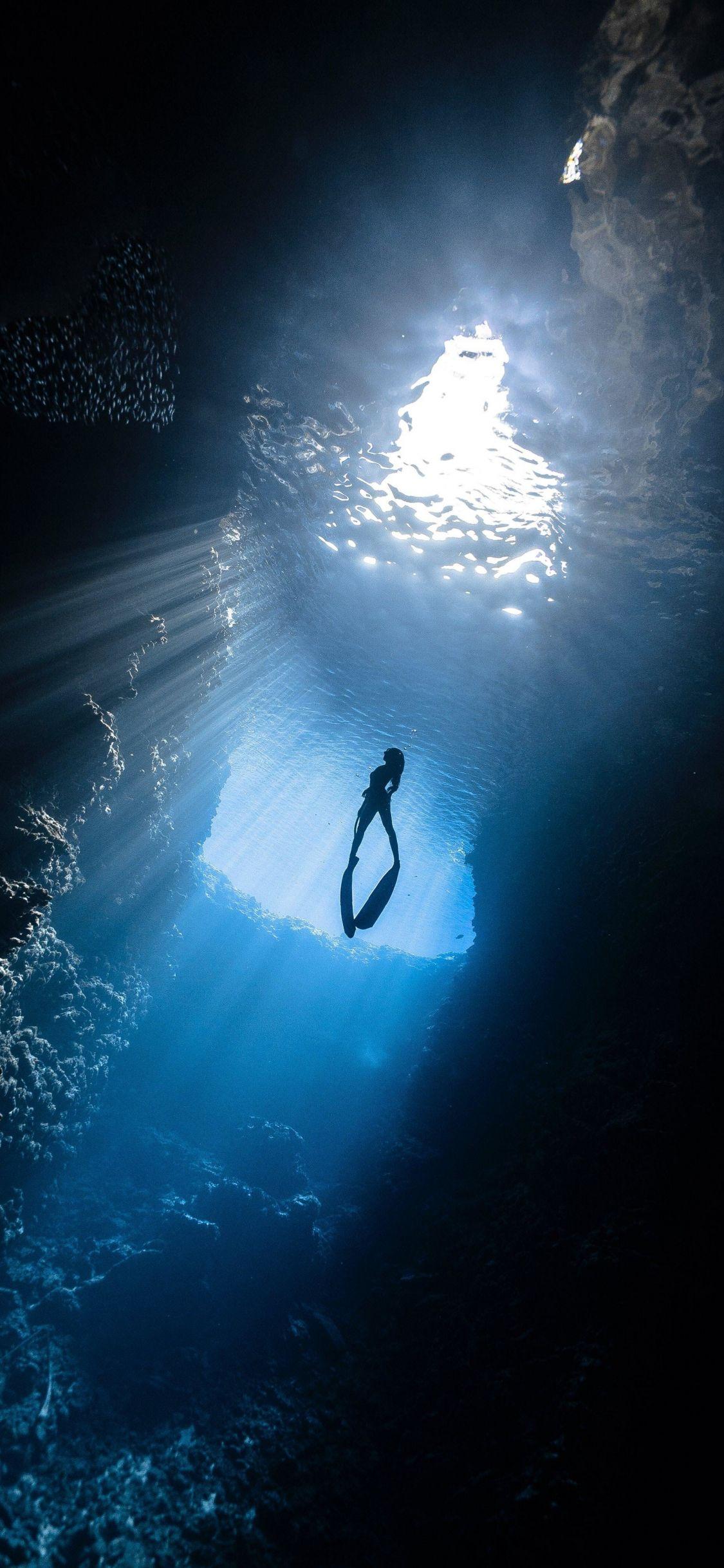 1125x2436 Download 1125x2436 Wallpaper Scuba Diver, Under Water, Silhouette, Sea, Iphone X 1125x2436 HD Image, Background, 25234