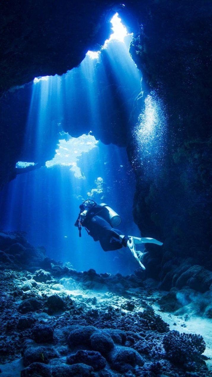 715x1271 Under Water iPhone Wallpaper #underwater #iphonewallpaper. Underwater photography, Rescue diver, Underwater photo