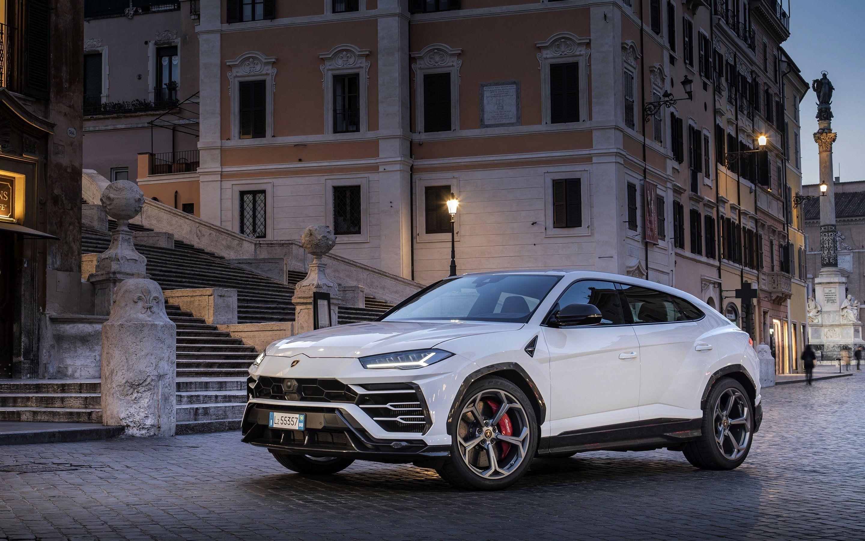 2880x1800 White Lamborghini Urus HD Desktop Wallpaper 50426
