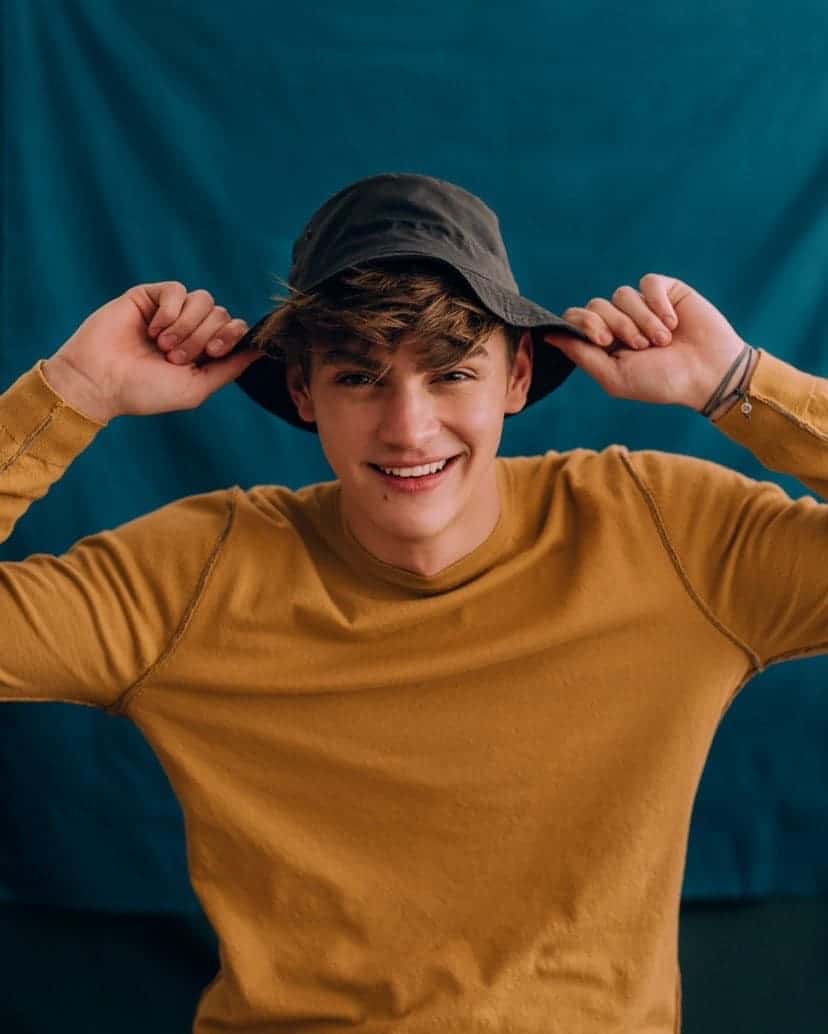 828x1034 Gabriel Guevara