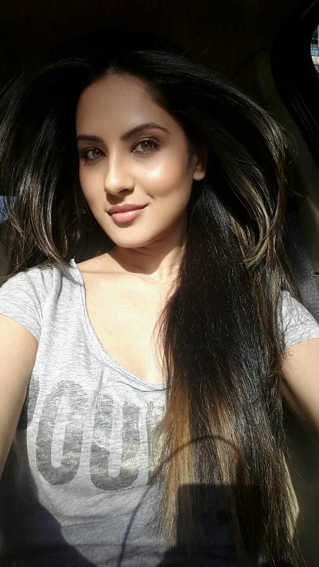 1024x1820 Puja Banerjee in 'Comedy Nights Bachao': Checkout Unseen Wallpaper, Pics & Selfies