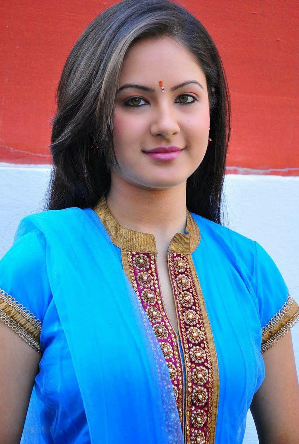1024x1520 Pooja Banerjee Wallpaper