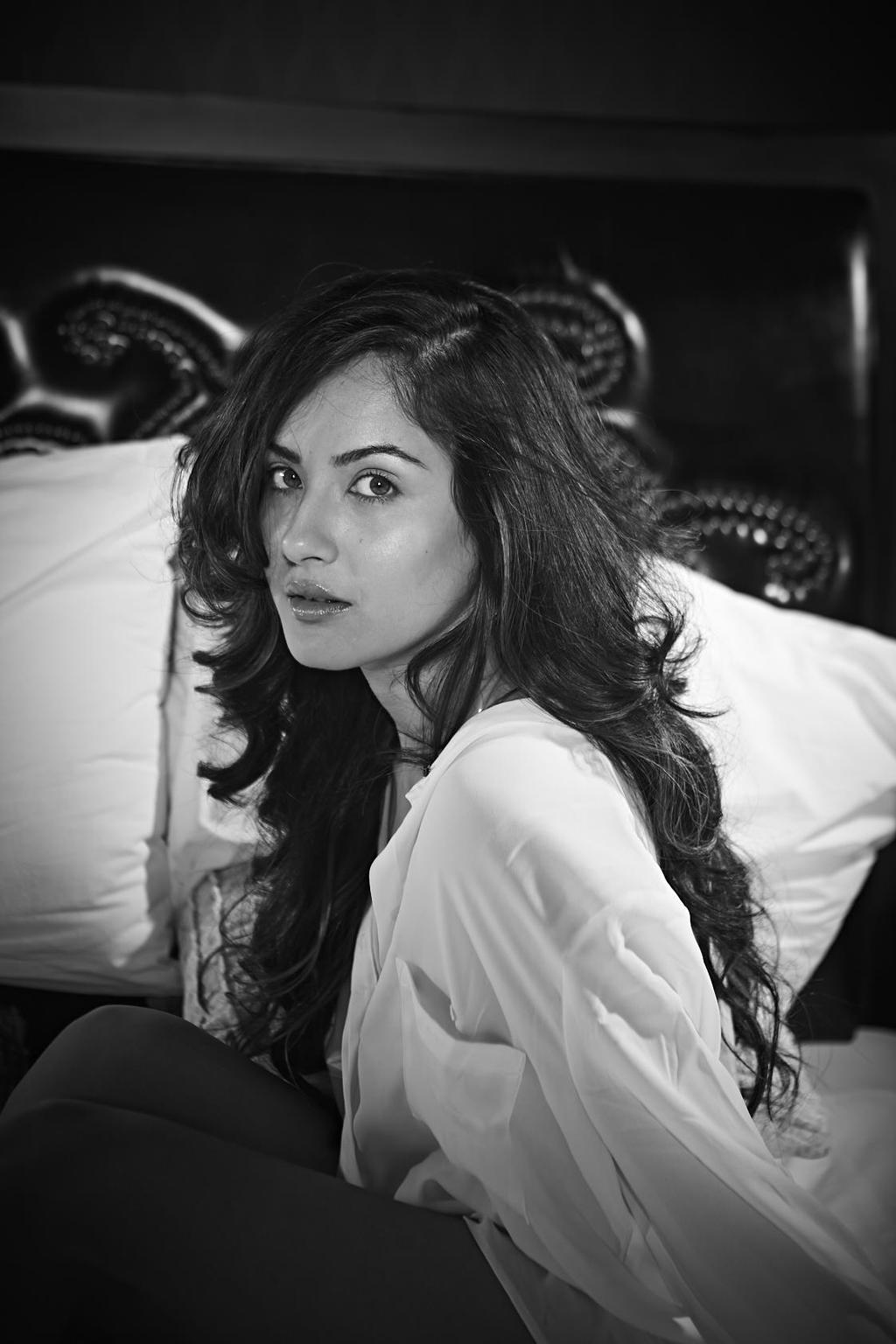 1024x1536 Puja Banerjee in 'Comedy Nights Bachao': Checkout Unseen Wallpaper, Pics & Selfies