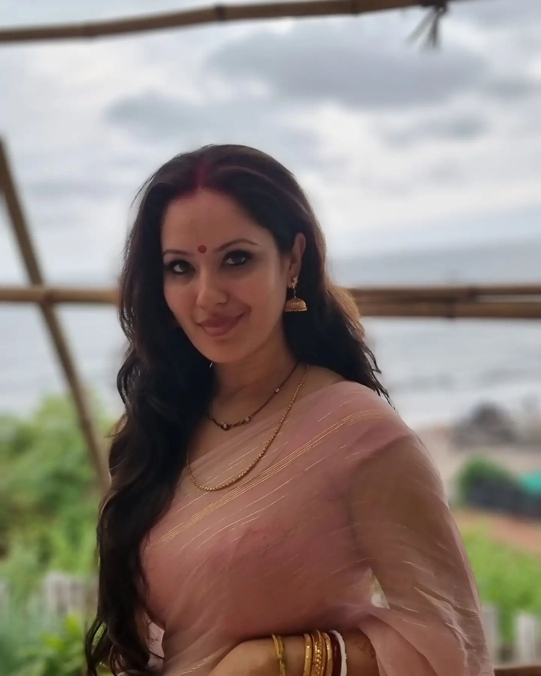 1080x1350 Puja Banerjee Shares First Picture As Newly Married, Flaunts Her Saree With A Unique 'Mangalsutra'