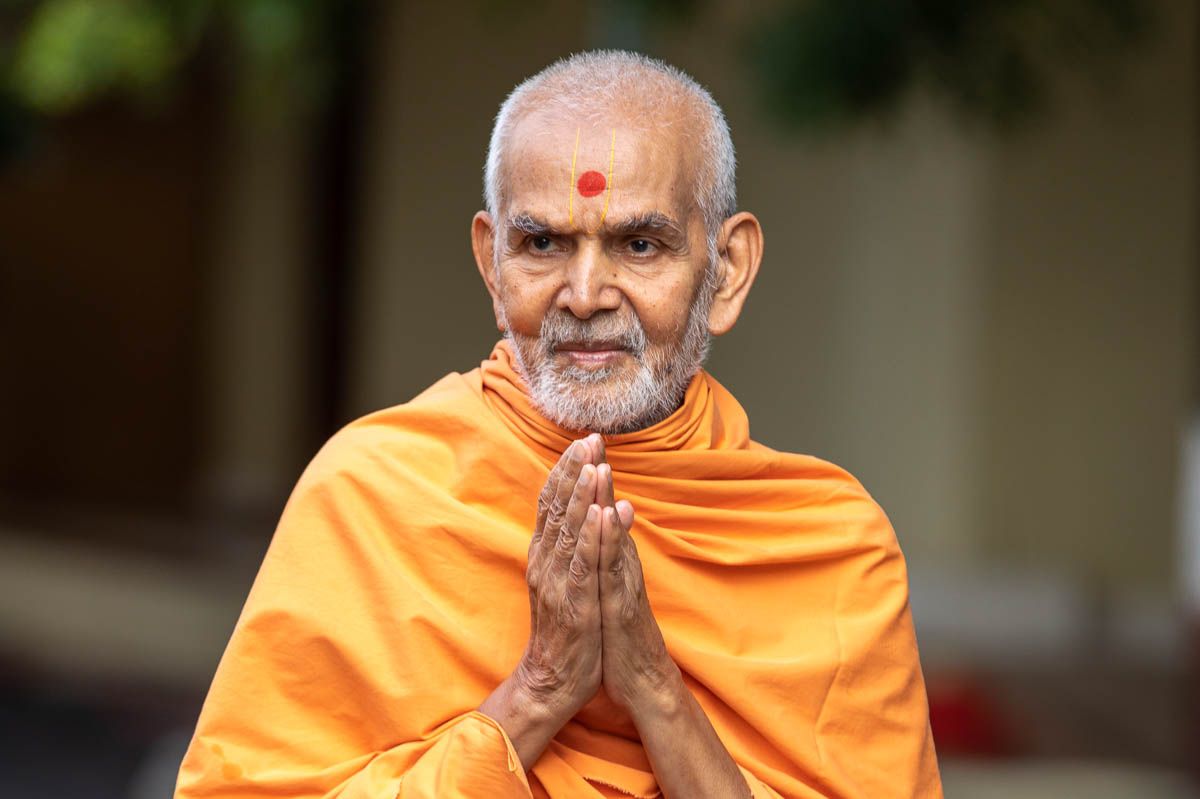 1200x799 HH Mahant Swami Maharaj's Vicharan: 28 August Nenpur, India