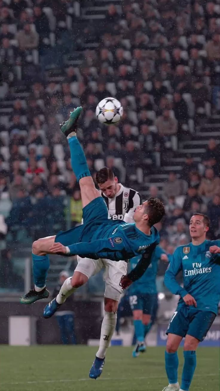 736x1308 Cristiano Ronaldo bicycle kick