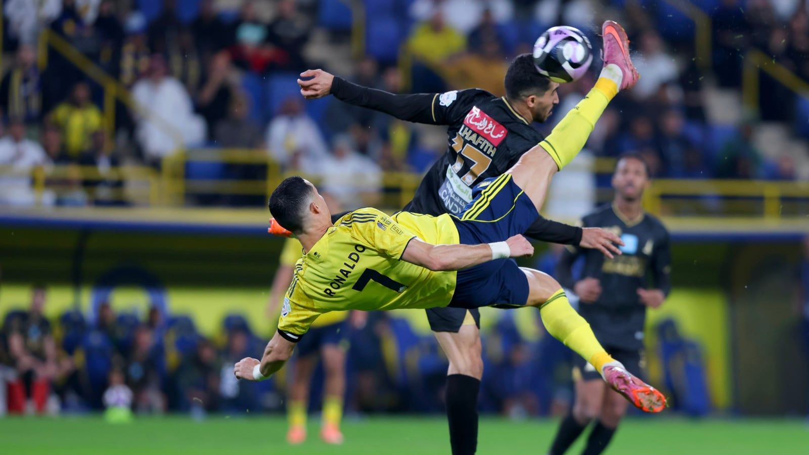1600x900 See It To Believe It! 40 Year Old Cristiano Ronaldo Scores Stunning Overhead Bicycle Kick. Watch