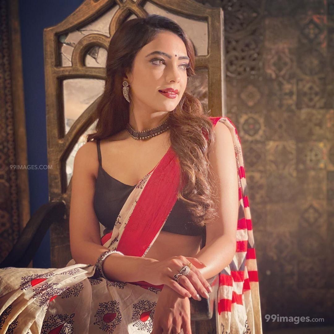 1080x1080 Pooja Banerjee Wallpaper