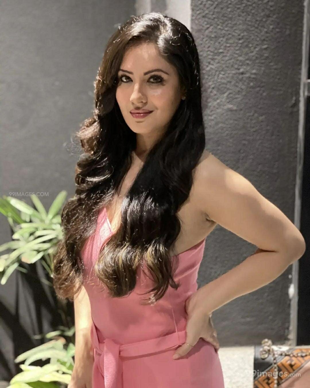 1080x1350 Pooja Banarje Phone Wallpaper