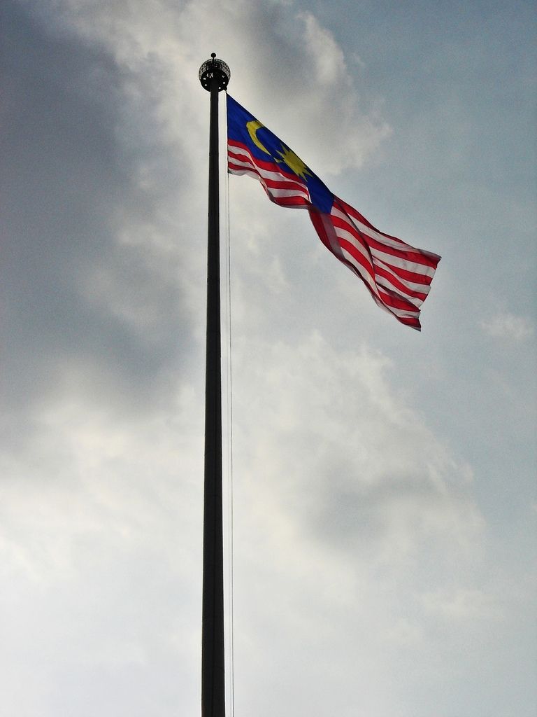 768x1024 Bendera
