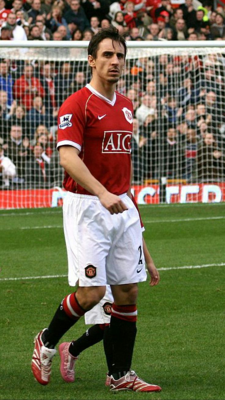 736x1308 Gary Neville