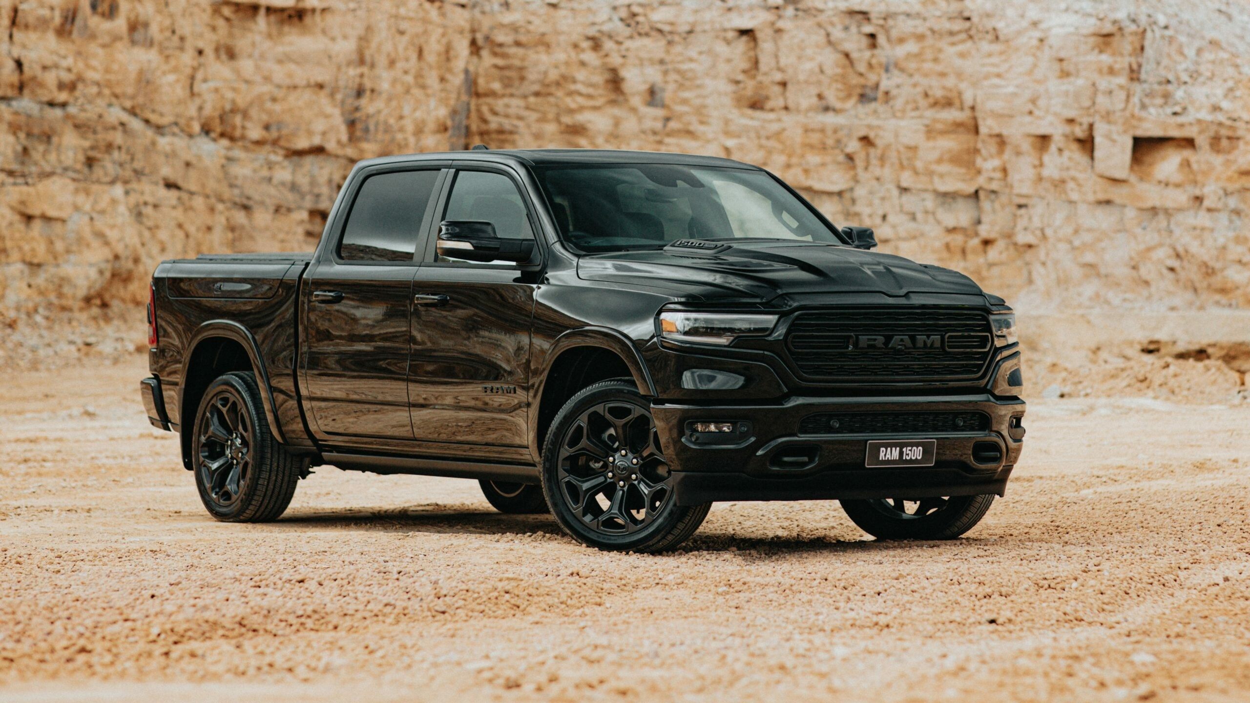 2560x1440 Ram Pickup Wallpaper