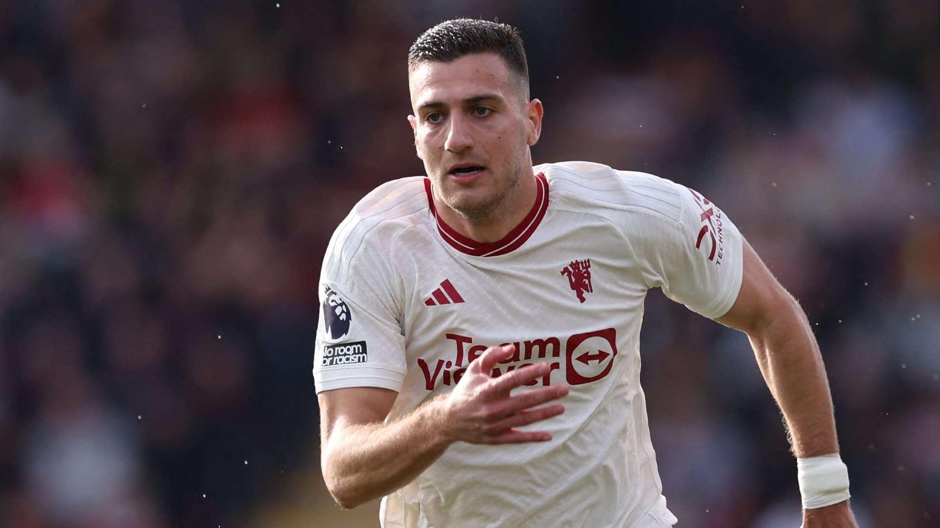 1920x1080 Diogo Dalot is absolutely f*cking useless!' Utd fans completely lose it after being torn apart by Bournemouth. Goal.com US