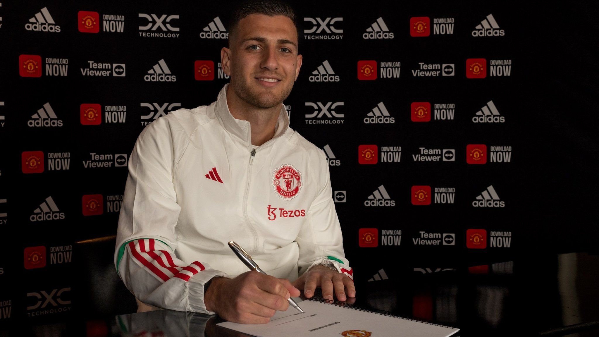 2048x1152 Diogo Dalot: Portugal Full Back Signs Manchester United Contract Extension Until 2028