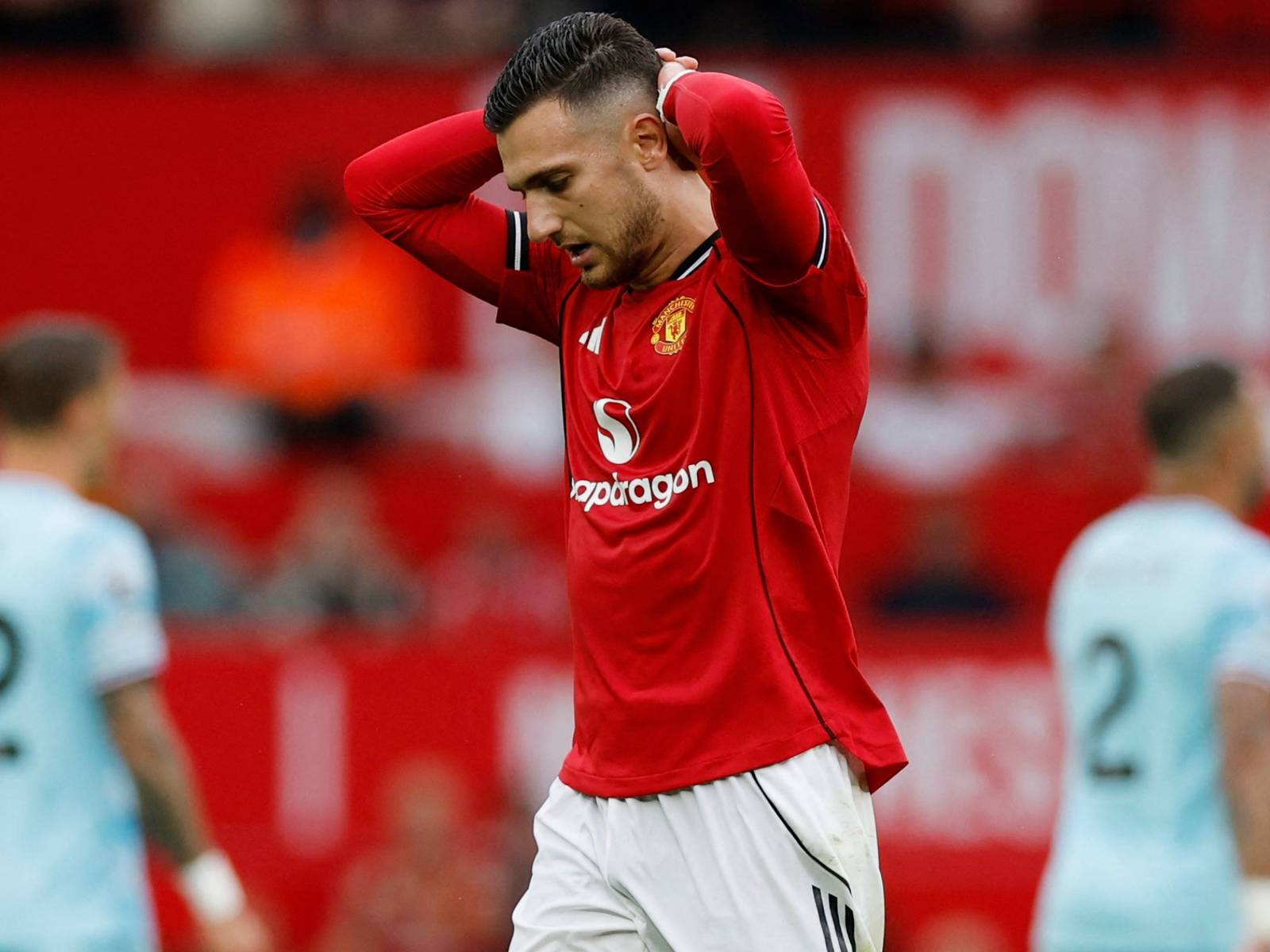 1600x1200 Diogo Dalot reveals what Manchester United players know about Bruno Fernandes injury