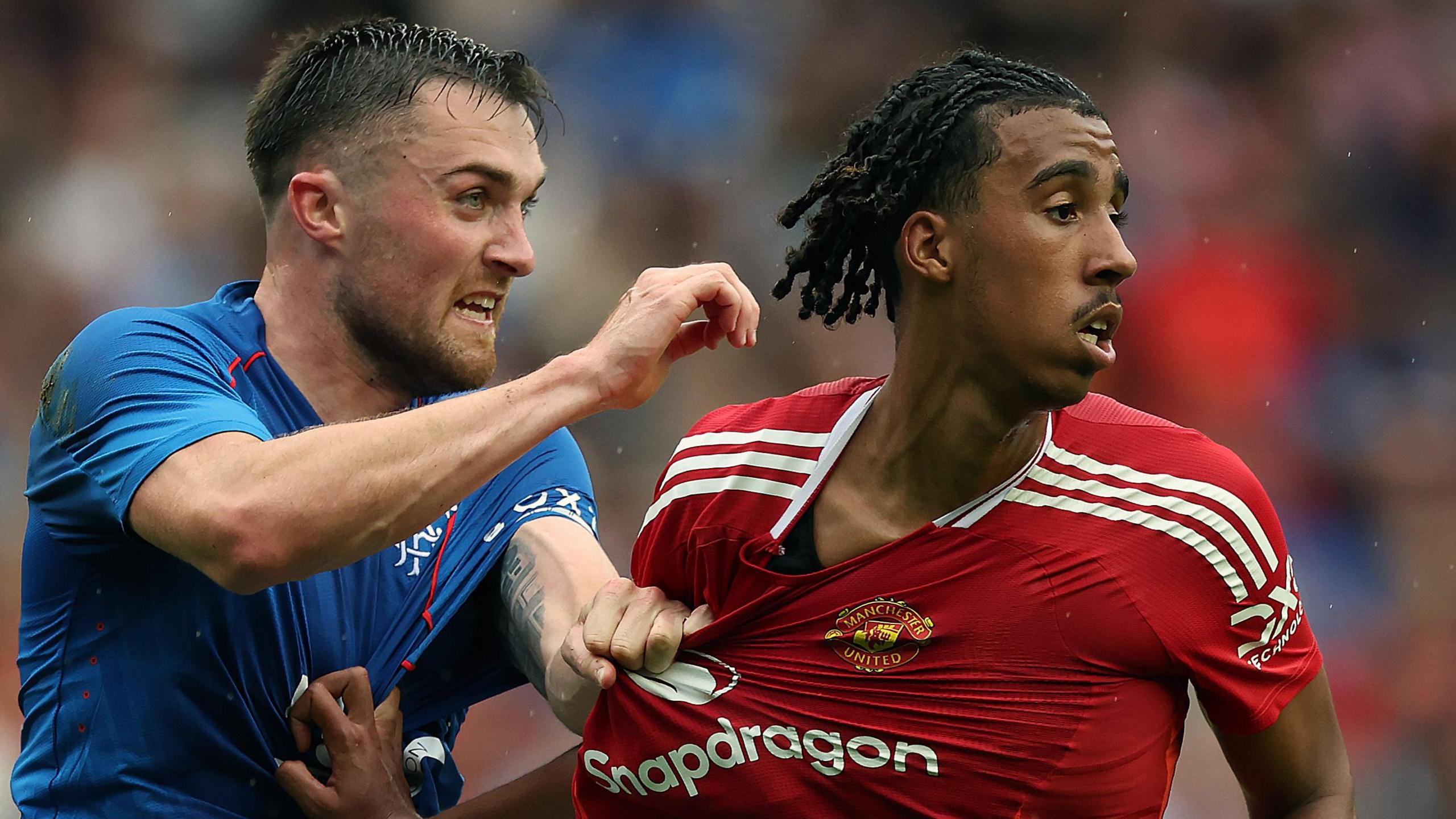 2560x1440 Man Utd news: Leny Yoro says first minutes against Rangers 'incredible'