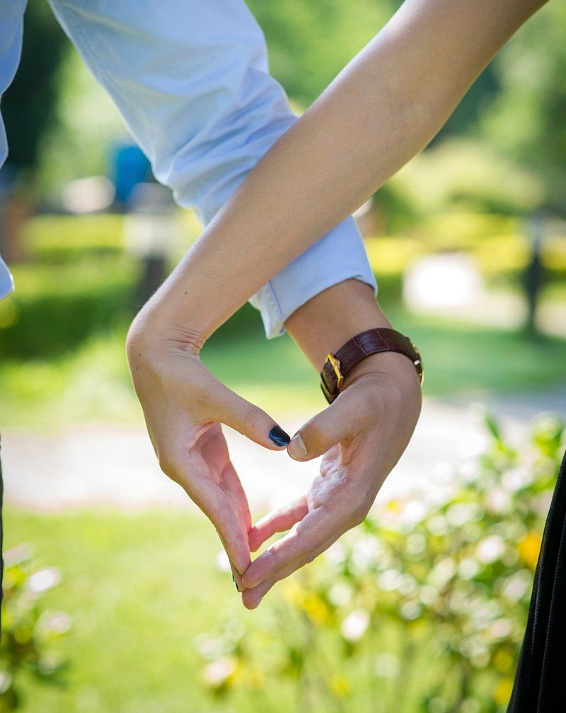 800x1007 Couple In Love Image Wallpaper