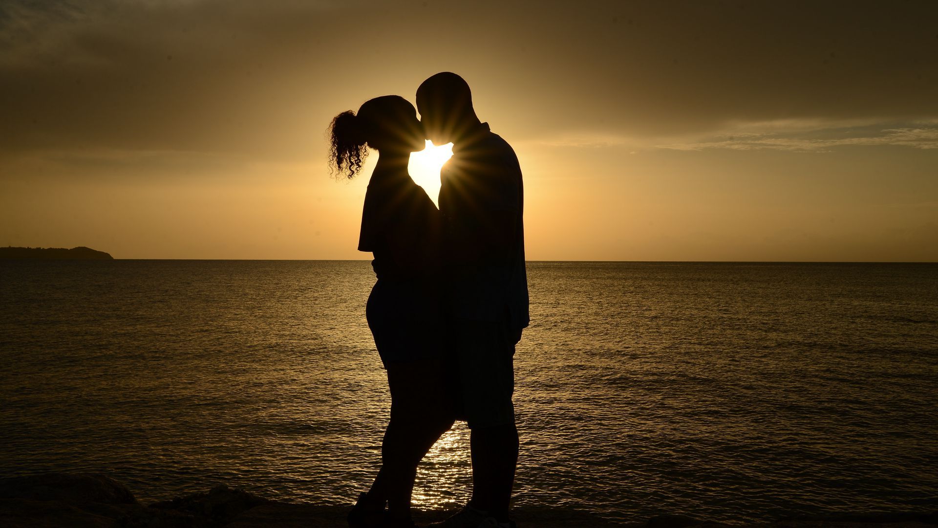 1920x1080 Download wallpaper 1920x1080 couple, kiss, romance, love full hd, hdtv, fhd, 1080p HD background