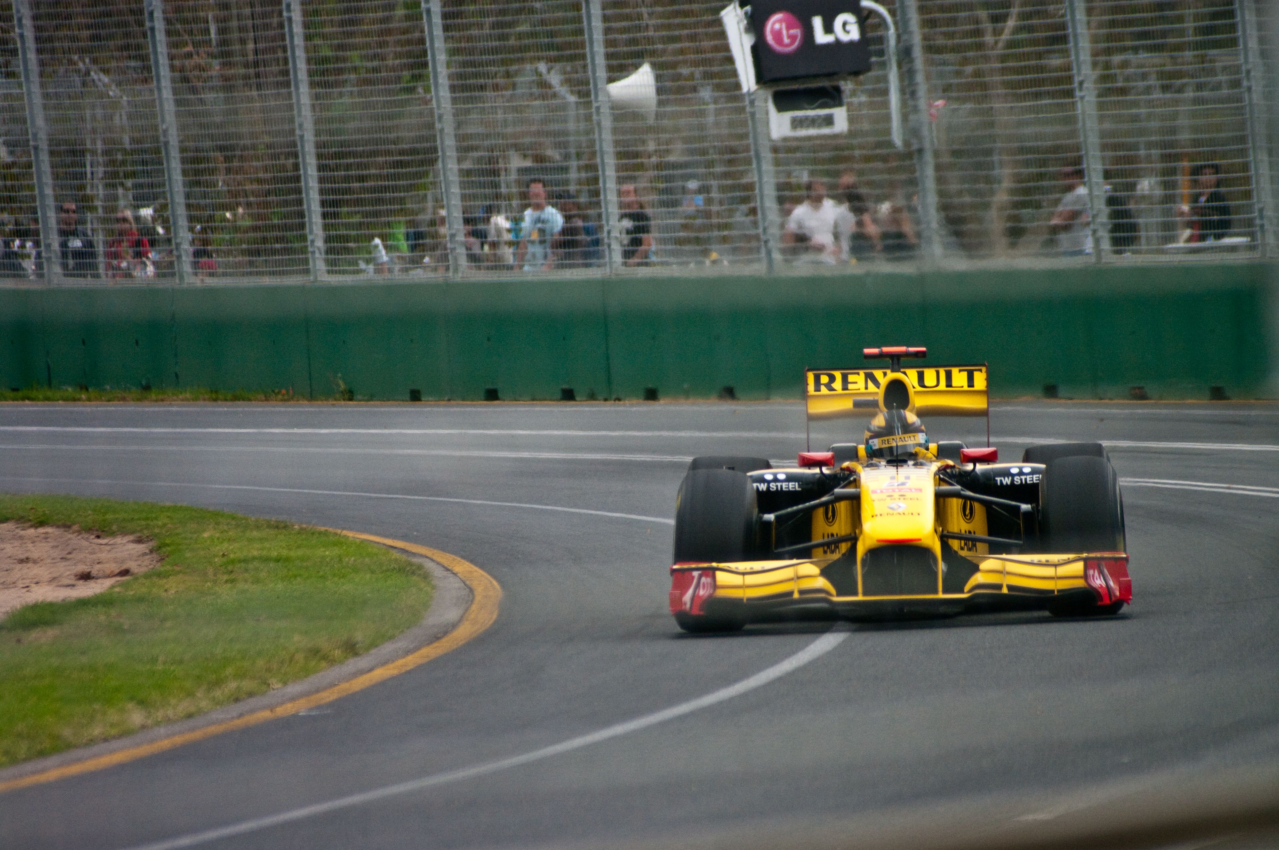 4165x2767 Robert Kubica 2010