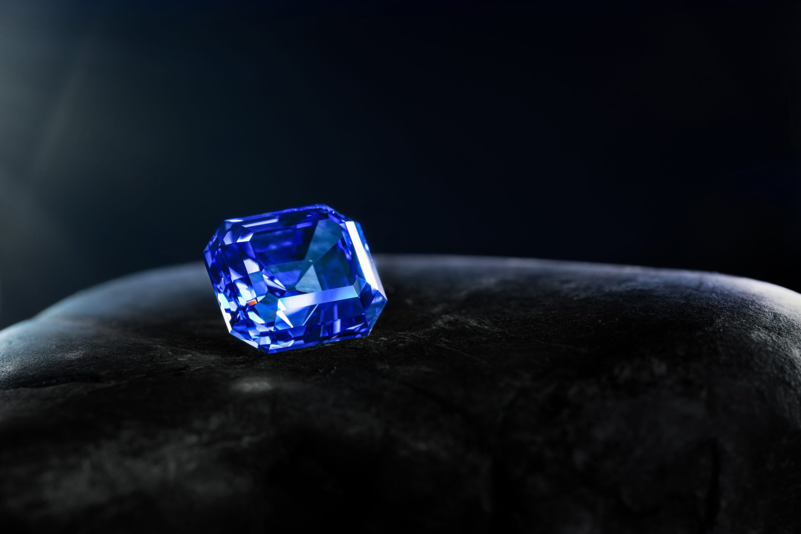 2560x1707 Sapphire Canary Diamond. Always Something Beautiful