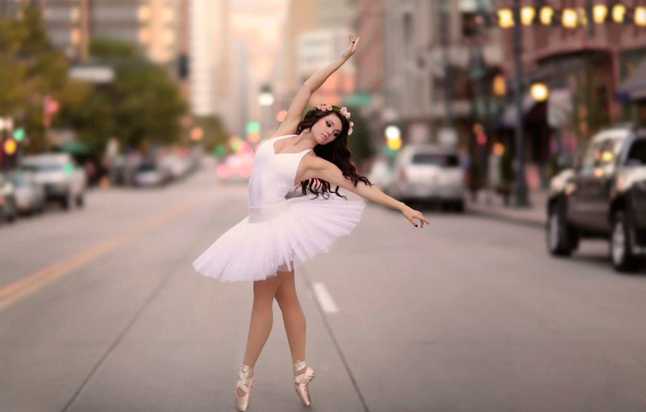 1332x850 Wallpaper the city, street, dance, grace, ballerina image for desktop, section ситуации