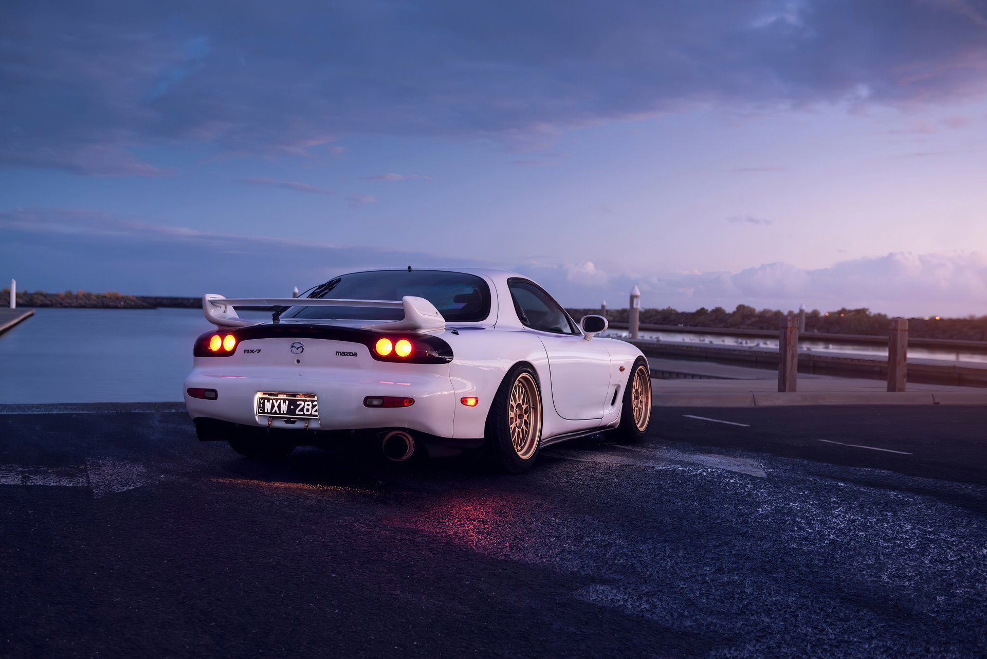 1920x1282 Coastal White Mazda RX 7