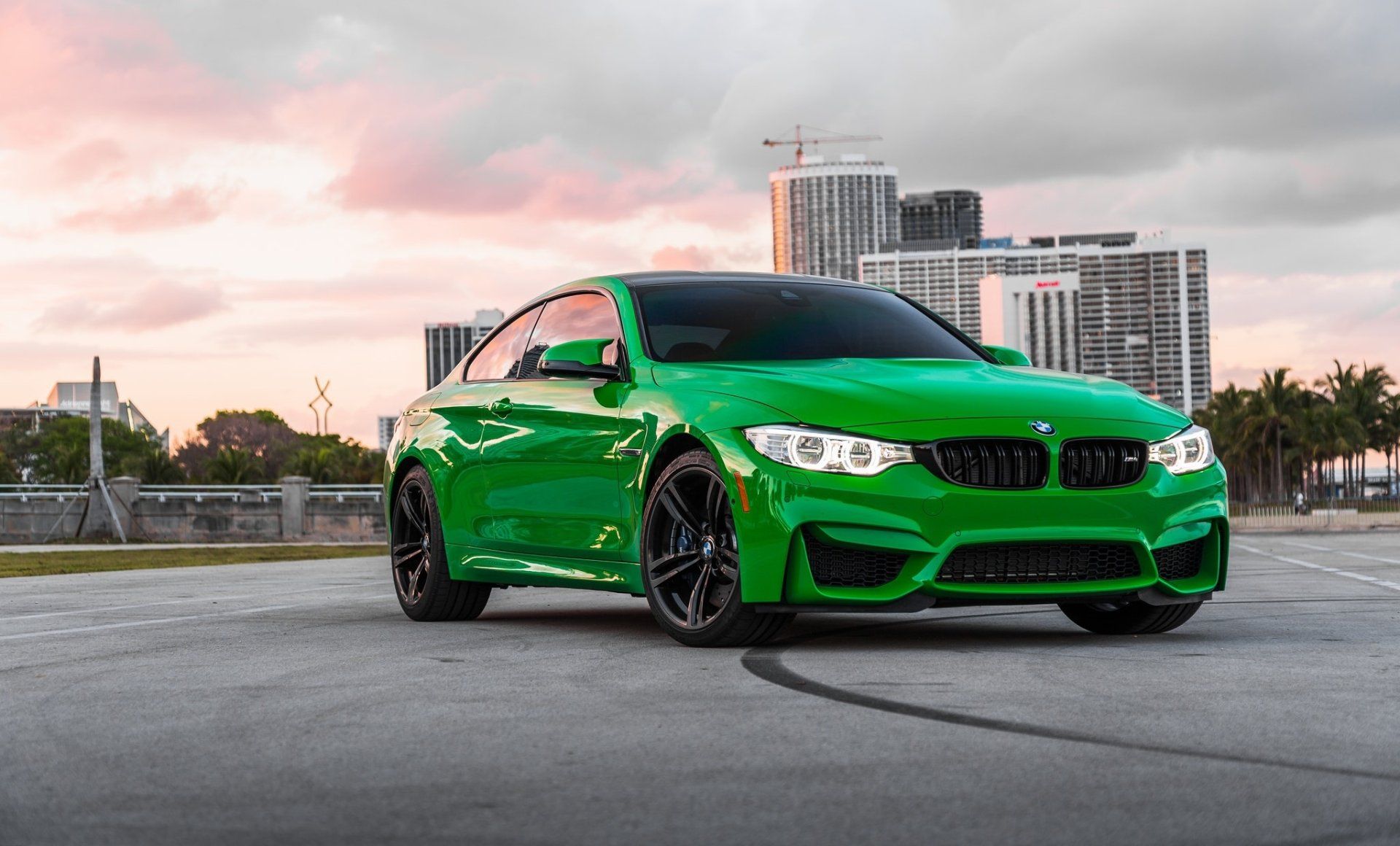 1920x1160 Download Green Car Car BMW Vehicle BMW M4 HD Wallpaperx1237