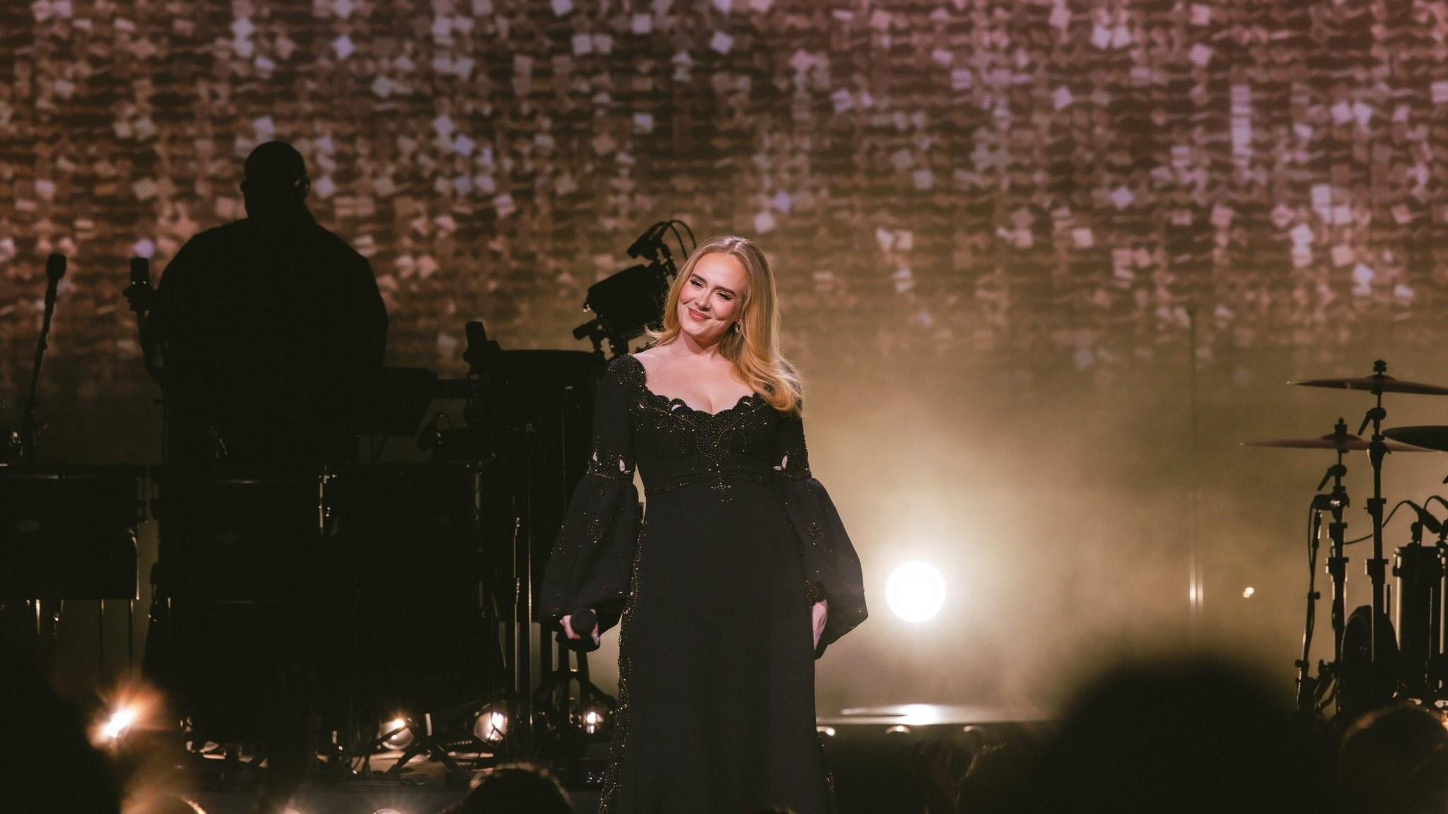 2048x1152 Adele bids a tearful farewell in Las Vegas