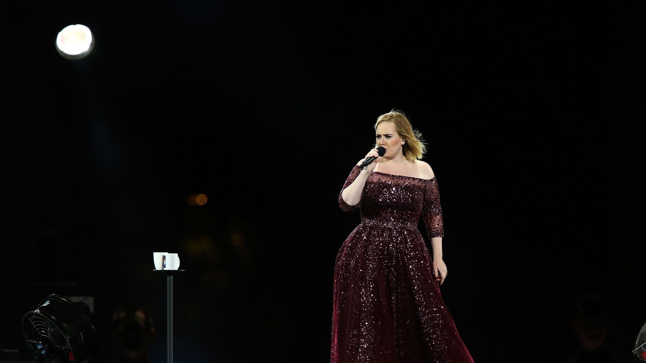 2560x1440 Somebody Tried Selling a Bag of Air from an Adele Concert on eBay