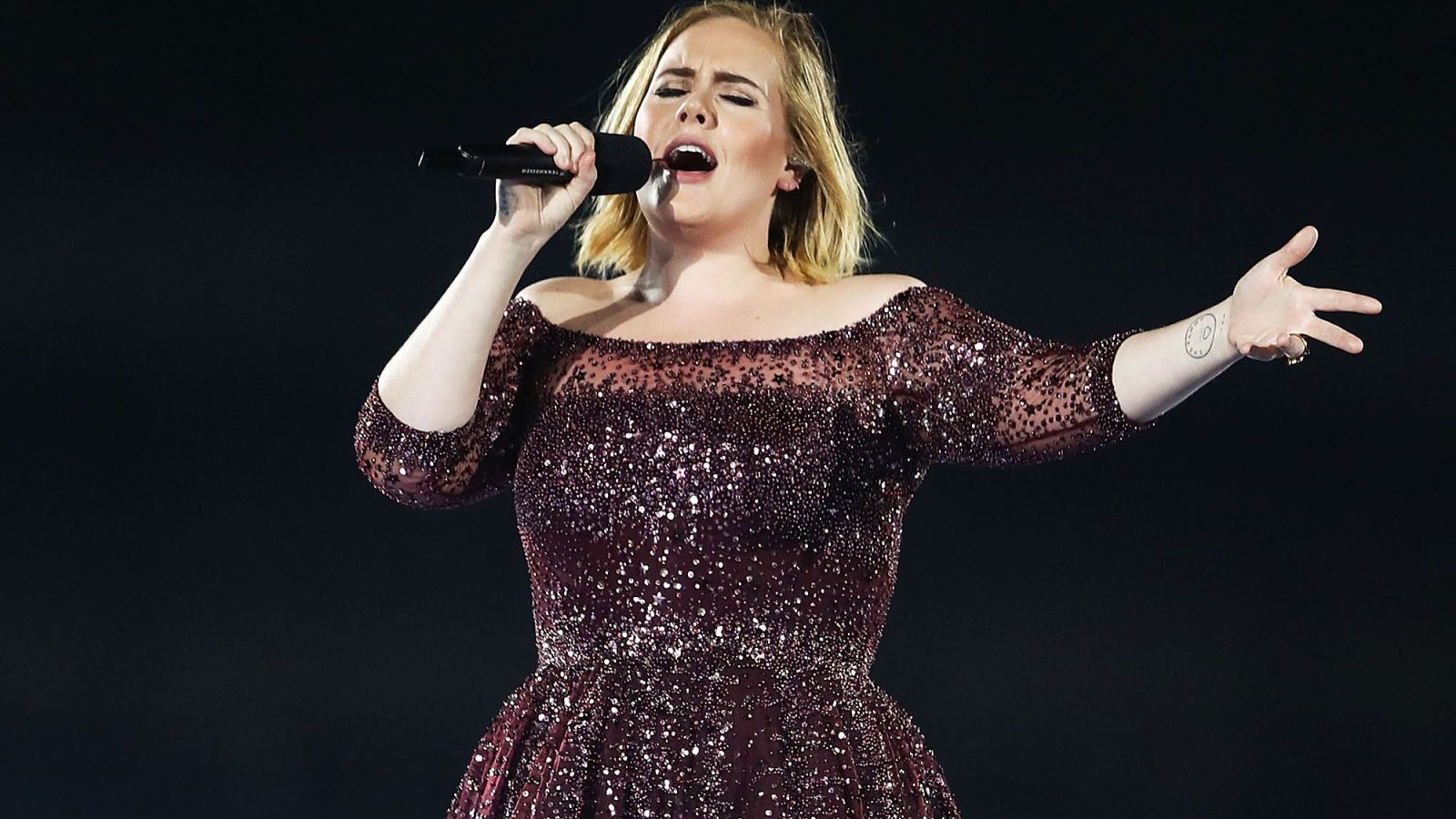 1600x900 Adele cancels final two Wembley Stadium shows of her world tour