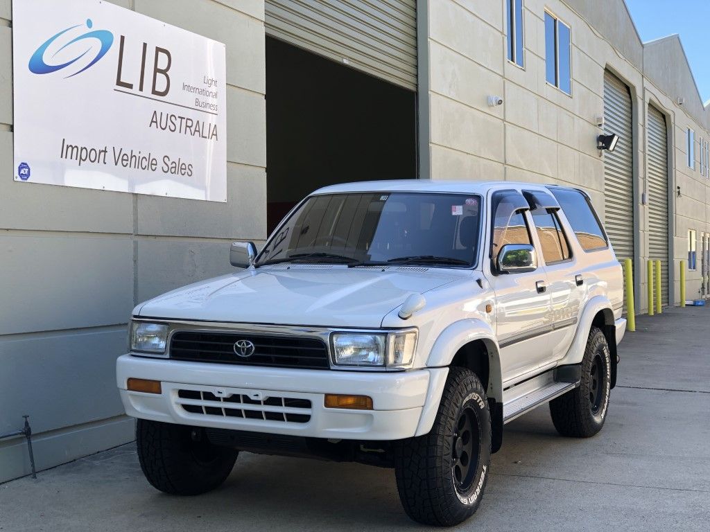 1024x768 TOYOTA HILUX SURF 130