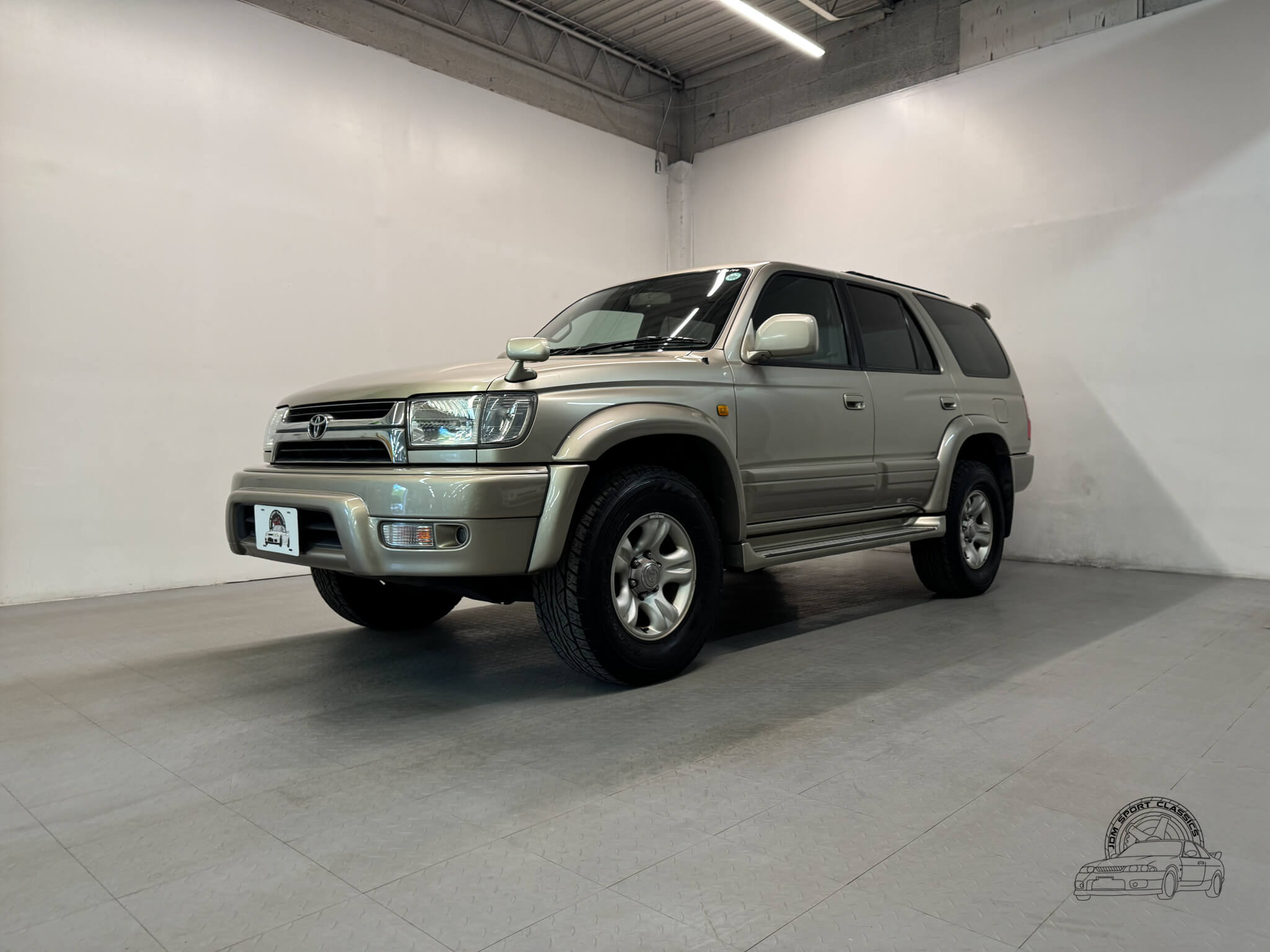 2048x1536 Toyota Hilux Surf SSR X Sport Classics