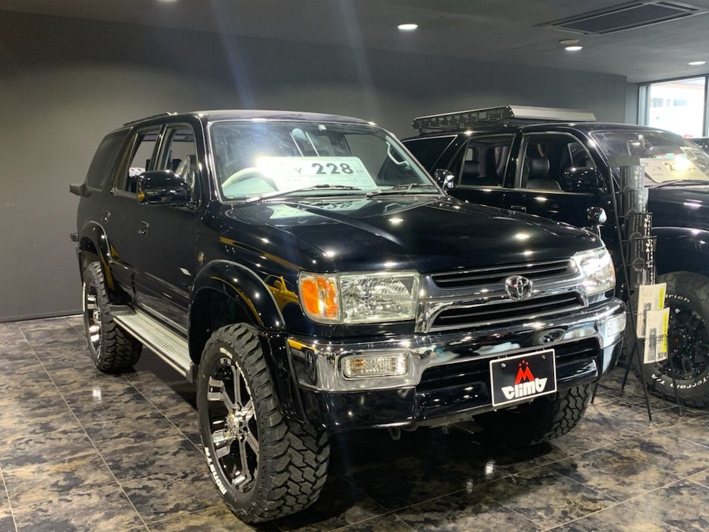 1024x768 Hilux Surf in LA Style